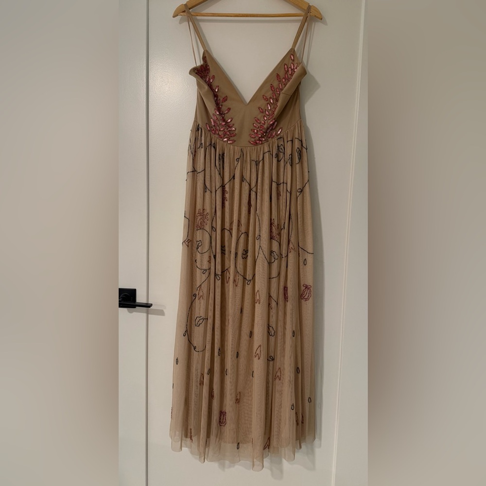 Elegant Embroidered Dress with Floral Accents